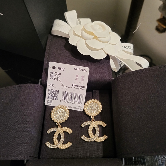 SOLD - NEW Chanel Drop Gold Crystal Pearl Large CC Drop Earrings (B22V) - Picture 6 of 13
